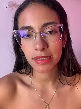 Webcam Model (elegant__rouse) is live