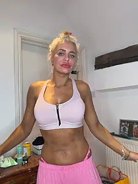 Webcam Model (AliceDx)  is live.Free join now!