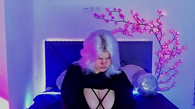 JoannLowe live sex cam