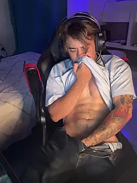 AngelLatinBoy live sex cam