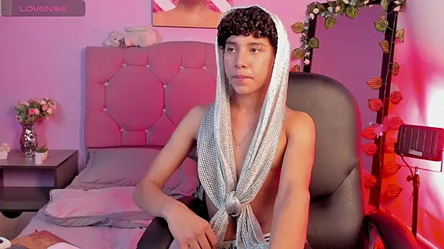 artemis_jones (M twink) - SPANKS ASS + SHOW ASSHOLE