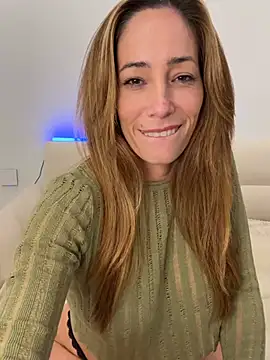 sweetalegra_ (F milf) - Dildo pussy outside LT ctrl 🕹️