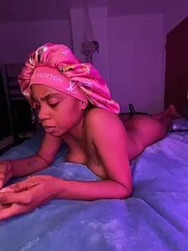 TheRealOshunQueen from StripChat is Freechat