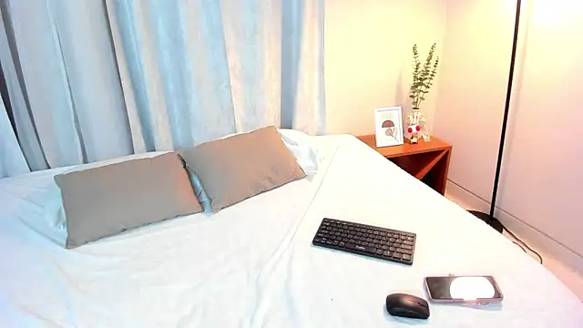 sweet_aura31 (F teen) - undress my girl