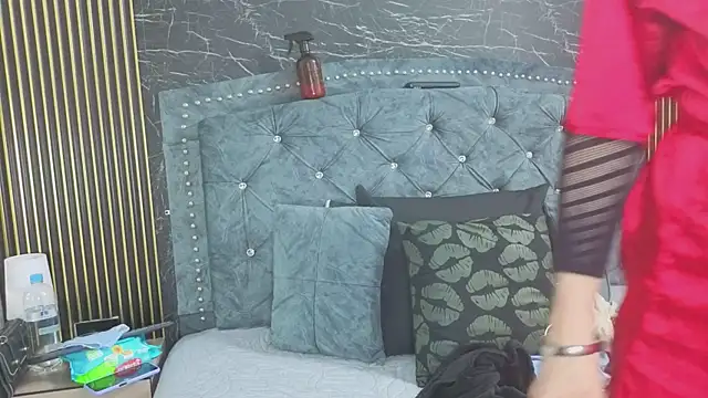 diosagolden (T young) - two fingers in my ass