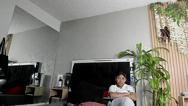 lesliepetit (F young) - pussy waxing in public