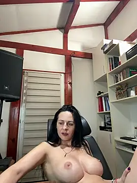MiriamDelyn live sex cam