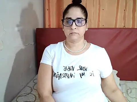 indiankushy (F milf) - last month here