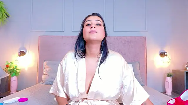 busty_zay - Busty_Zay's free webcam - UK Sex Cams