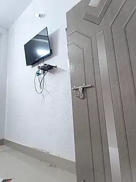 Webcam Model (Hot-Tinaa)  is live.Free join now!