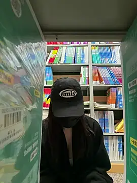 美女zhizhibaobei在线直播