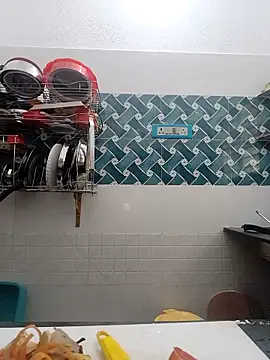 Webcam Model (Hot-Tinaa)  is live.Free join now!