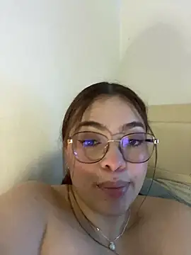 Webcam Model (Lizzy_R)  is live.Free join now!