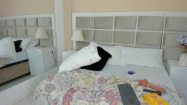 ivonnie_clause_ (T teen) - fingering in ass oil back balls