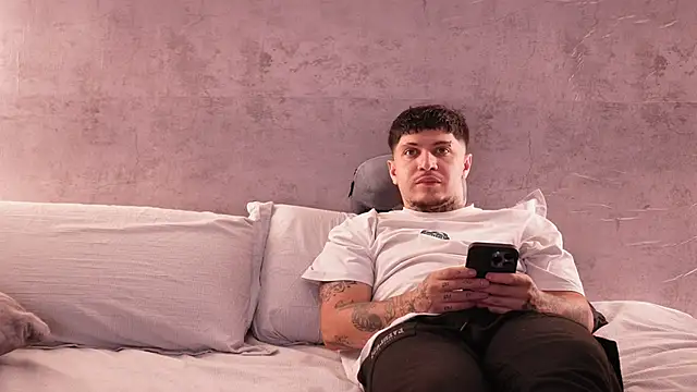 nicky_and_blake (Ask my age) - show ass in doggy