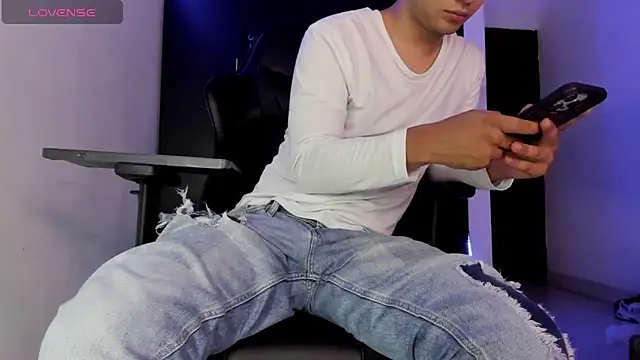 liam_mateo (M twink) - masturbation for 5 minutes