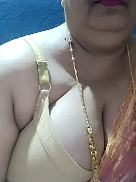 tamilthanushri (F milf) - Boobs flash