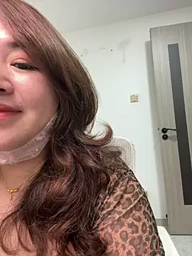 angie_88 (F milf) - 裸体控制黑牛5分钟Naked control domi5 minutes