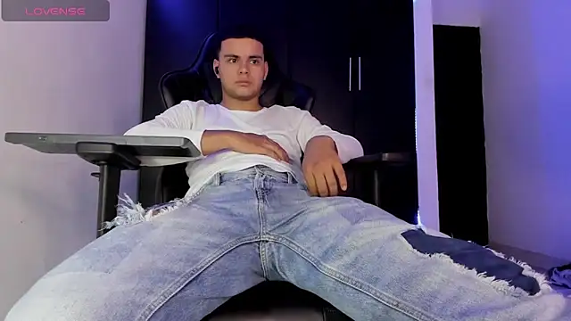 liam_mateo (M twink) - masturbation for 5 minutes