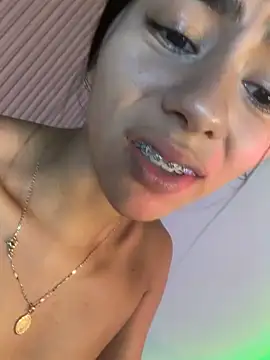 Webcam Model (Lilybeeth)  is live.Free join now!