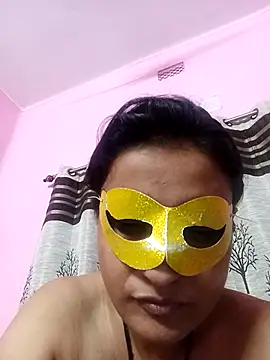 Webcam Model (Gullapi)  is live.Free join now!