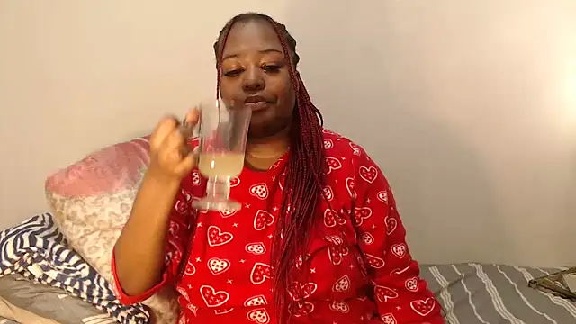 sexyebonyy_ - SexyEbonyy_'s free webcam - UK Sex Cams