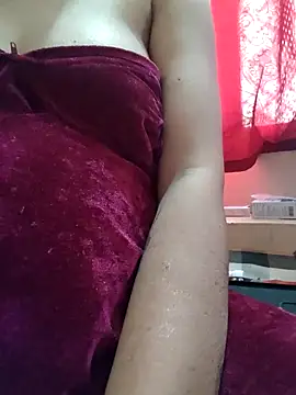 Maahi-Queen from StripChat is Freechat