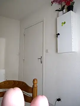 Webcam Model (AMYRA_HOT)  is live.Free join now!