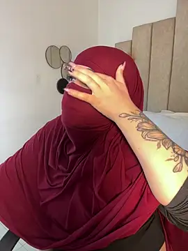 Webcam Model (rashaaa_) is live