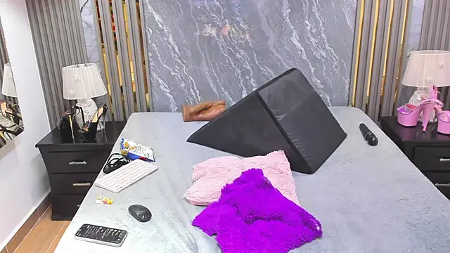 Nyakimgold live sex cam