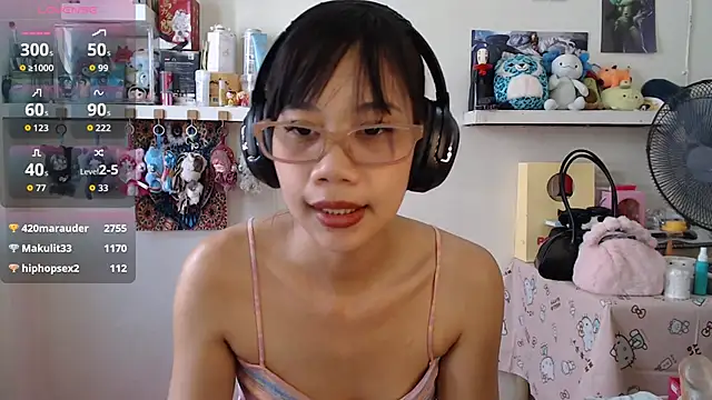 glorykulikowski (F young) - Apply oil all over my body, rub myself