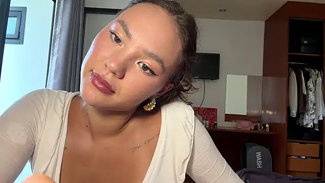 kamila_18_french - Kamila_18_french's free webcam - UK Sex Cams