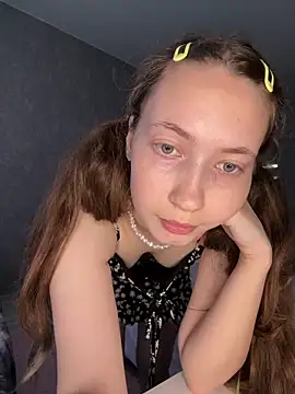 Webcam Model (Holy_Poly) is live