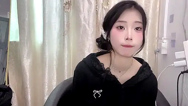 yiyibaby2026 - Yiyibaby2026's free webcam