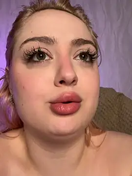 kellymoors - KellyMoors's free webcam