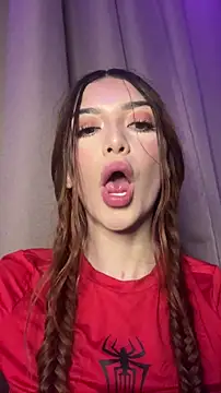 Webcam Model (HoneyWeebsss)  is live.Free join now!