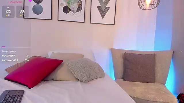 ariavelvet_ (F young) - DOMI IN CLIT