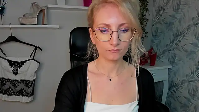 cinderellamoon - CinderellaMoon's free webcam