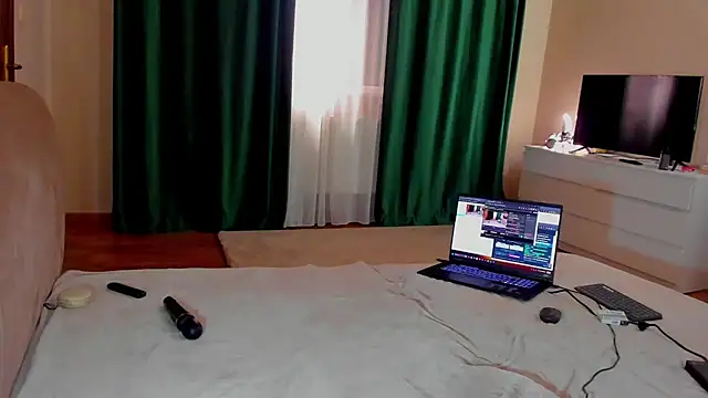 ladyariahunt - LadyAriaHunt's free webcam