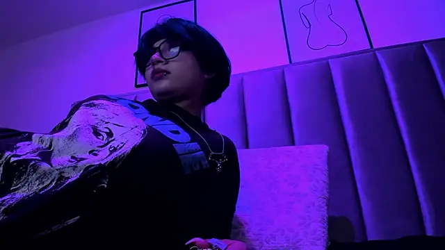 kitty_gang (F teen) - Ride dildo watching my ass up close 🔥