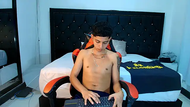 nohadrake (M young) - hot stiptease