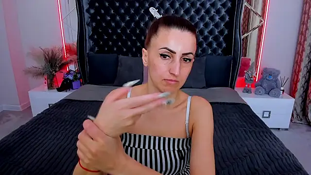 rebecca_diamond - Rebecca_Diamond's free webcam - UK Sex Cams