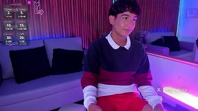 oliver20__ (M twink) - show dick flash