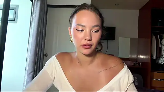 kamila_18_french - Kamila_18_french's free webcam - UK Sex Cams