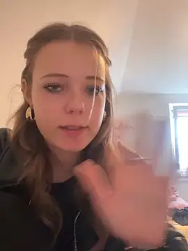 Webcam Model (SophiaWestend)  is live.Free join now!