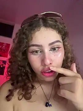 Webcam Model (18_salo) is live