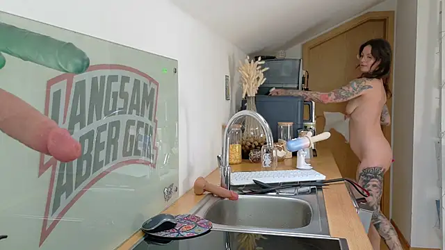 BrownieyQueen live cam profile