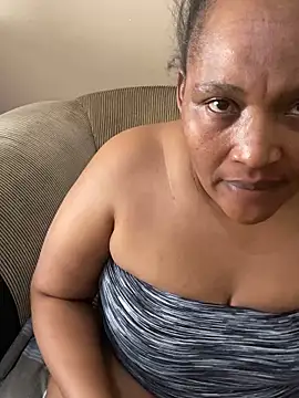 Webcam Model (Amandious) is live