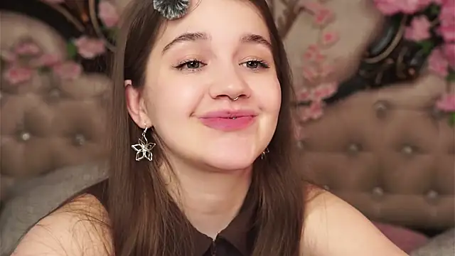 amilewis (F young) - Sperm on my boobs!