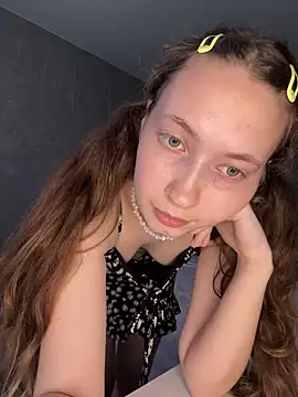 Webcam Model (Holy_Poly)  is live.Free join now!